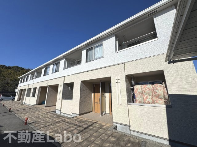 徳島市八万町新貝のアパートの外観