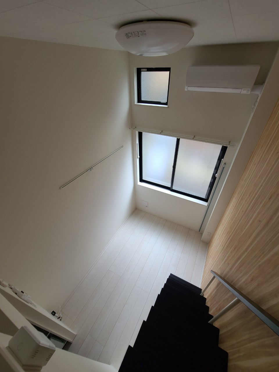 ハーモニーテラス和泉Ⅺの居間・リビング|★★ネット無料！　流行りの収納階段のロフトタイプです♪★★