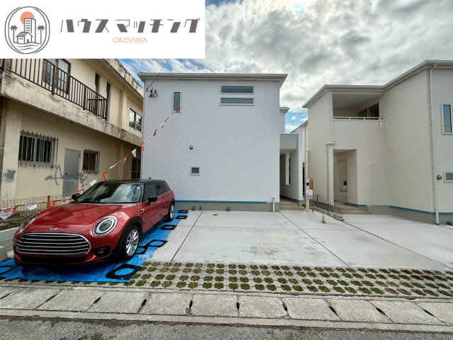 グラファーレ浦添市前田・２号棟の外観|買物施設も身近に揃い、日常の暮らしもアクティブに愉しく過ごせる立地♪お気軽にお問い合わせください♪