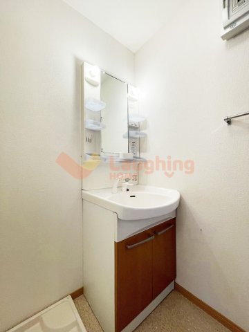 リーベB棟の独立洗面台|独立洗面台あり、毎朝おしゃれに忙しい女性の方におすすめです