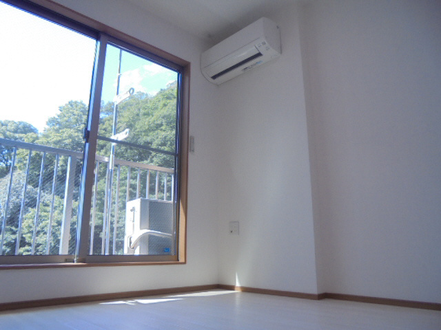 シャレー北野の洋室