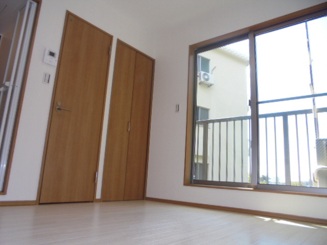 シャレー北野の洋室