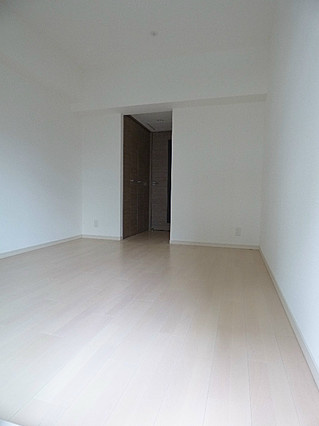 アドバンス三宮シュロスの洋室