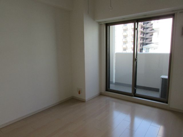 アドバンス三宮シュロスの洋室