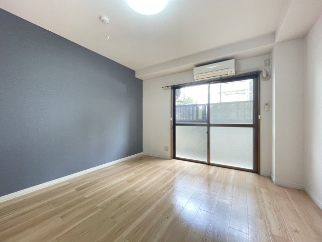 プラーフ岡本の居間・リビング