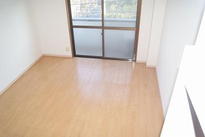 プラーフ岡本の居間・リビング