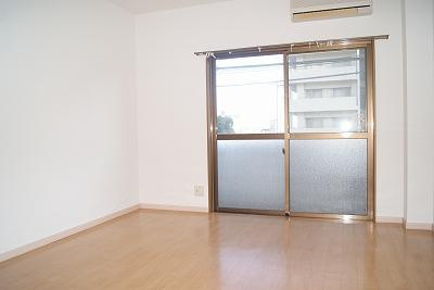 プラーフ岡本の居間・リビング