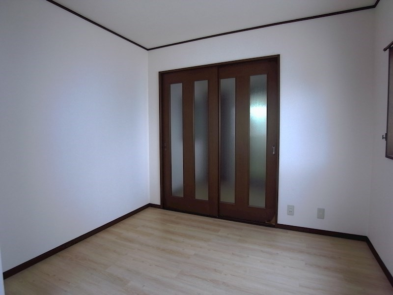 松本ハイツの洋室