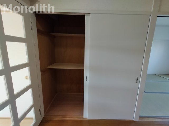 泉北鴨谷台３丁４号棟の収納