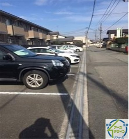 ウエストサイドスクエアの駐車場