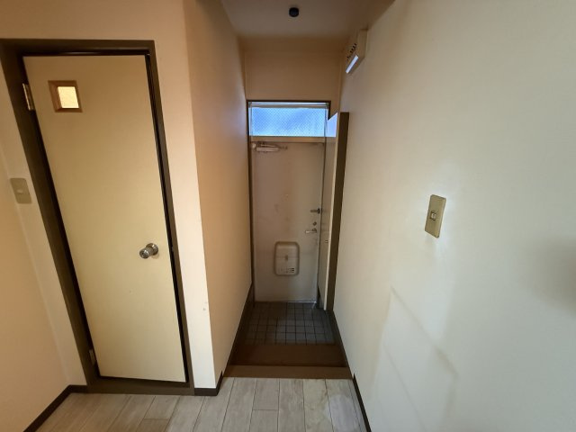 延明ハイツの玄関