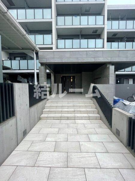 板橋区小茂根４丁目の賃貸マンションのエントランス