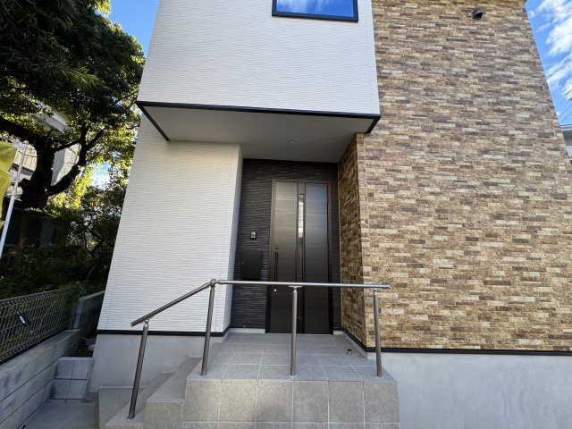 松戸市松戸新築戸建【南部小学校：10分】のエントランス|エントランス・玄関ポーチ