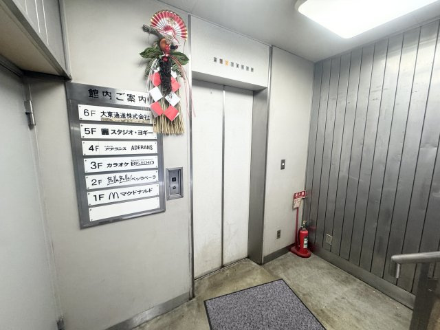 大東通運ビルのエントランス