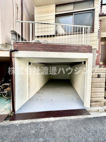 平野区瓜破2丁目一戸建の駐車場|車高1810まで。