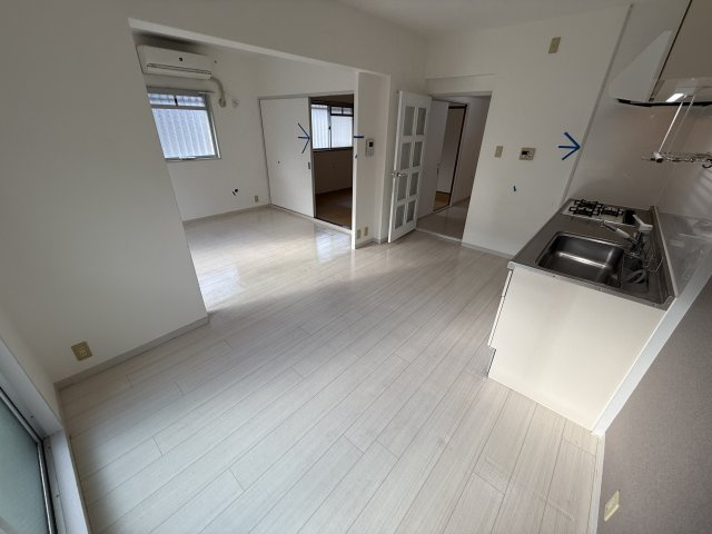 パルフェ上野西の居間・リビング