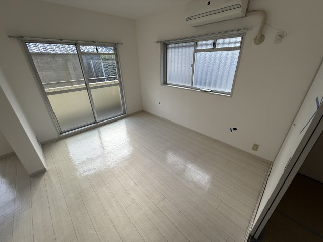 パルフェ上野西の居間・リビング