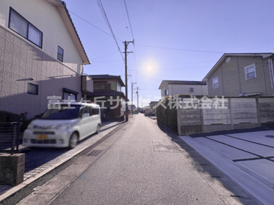 【前面道路含む現地写真】 | 豊橋市牛川町 3期 新築一戸建て 1号棟 | 前面道路含む現地写真です