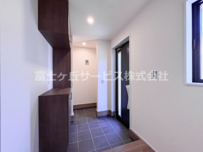 【玄関】 | 豊橋市牛川町 3期 新築一戸建て 1号棟 | 玄関です