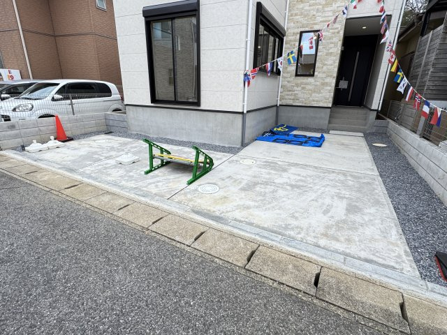松戸市上本郷新築戸建【上本郷第二小学校：5分】の駐車場|駐車スペース・2台駐車可