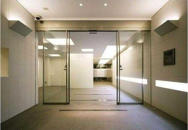 グランハイツ錦糸町のエントランス