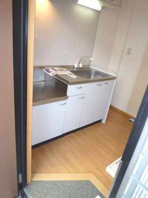 【その他】 | メイプルハウスＢ棟 | 明るい雰囲気の玄関です(*^^*)