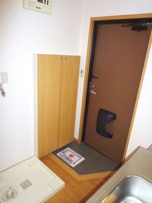 【玄関】 | メイプルハウスＢ棟 | シューズボックス完備の玄関です(*^^*)