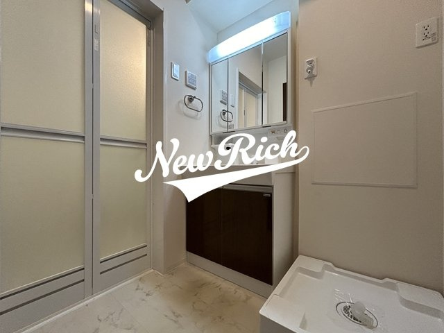 高崎市緑町１丁目のアパートの独立洗面台