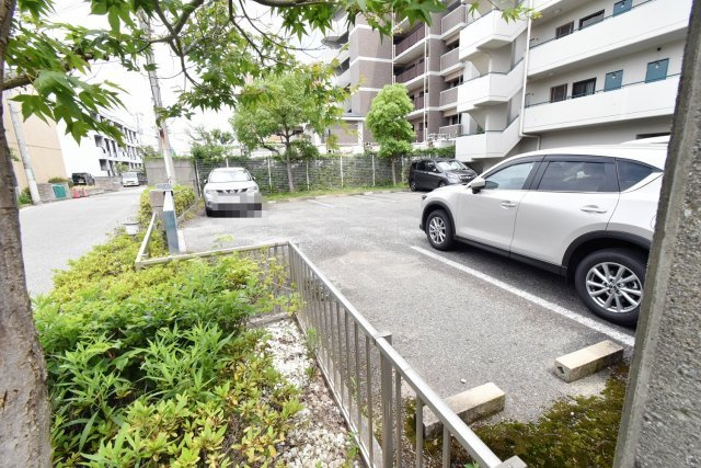 GROOVE門戸厄神の駐車場