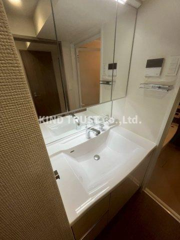 プレサンスレイズ新梅田の洗面所|脱衣スペースもあります