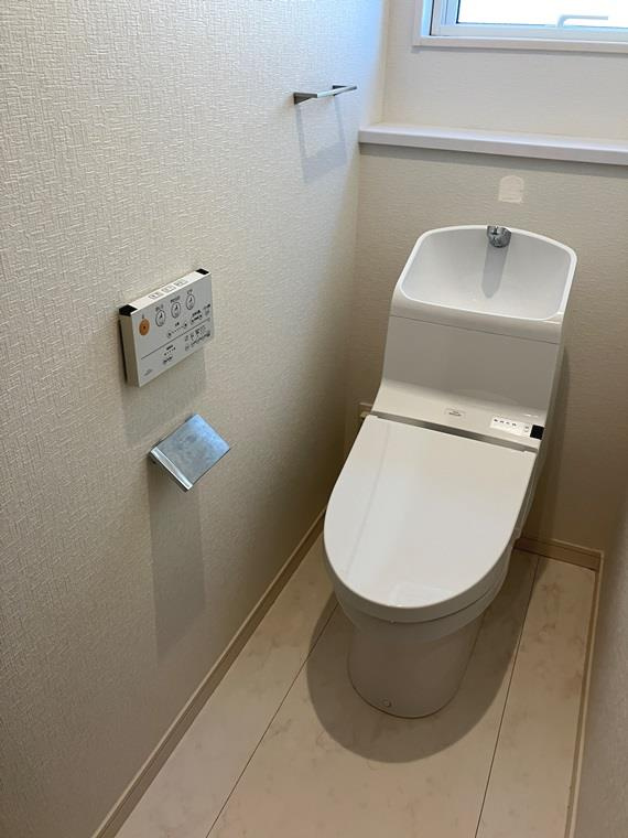 下九沢戸建のトイレ