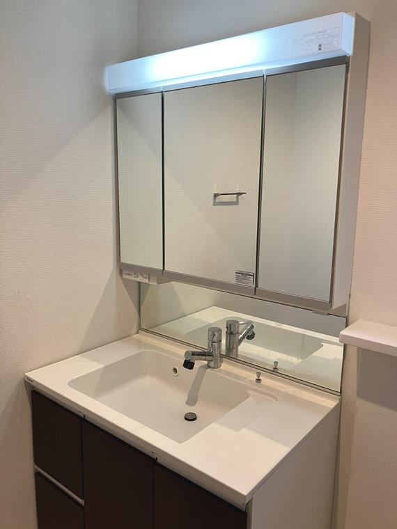 下九沢戸建の洗面所