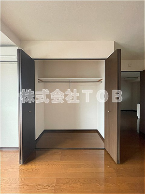 【収納】 | クレール秀光 | 洋室8.5帖　収納①
