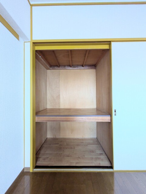 北側の洋室になります♪