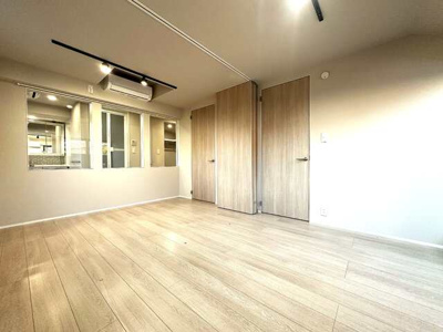 ◆エアコン付き・2部屋に仕切れる洋室◆