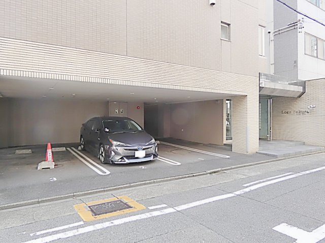 ロージュサクラの駐車場