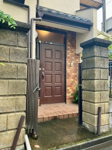 大野台戸建のエントランス