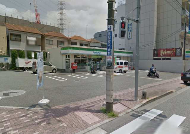 ファミリーマート 町田中町二丁目店まで270ｍ