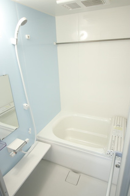 追い焚き機能付きのバスルーム