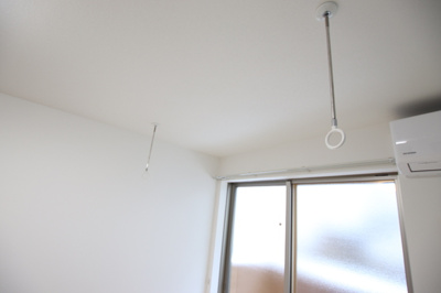 雨の日にも便利な室内物干し金具