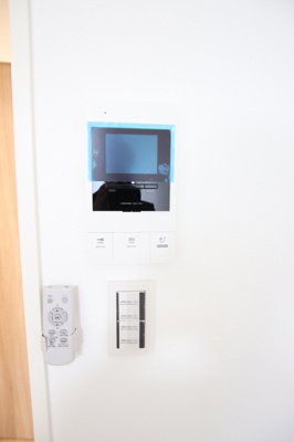 来訪者が見えて安心なTVモニター付きインターホン