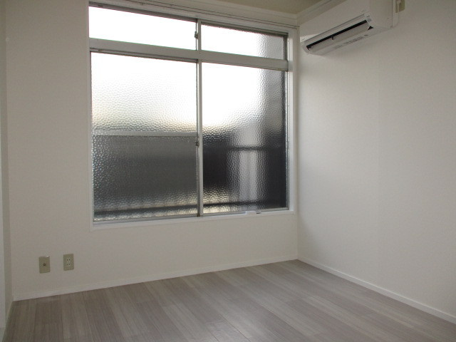 竜田川ハイツの居間・リビング