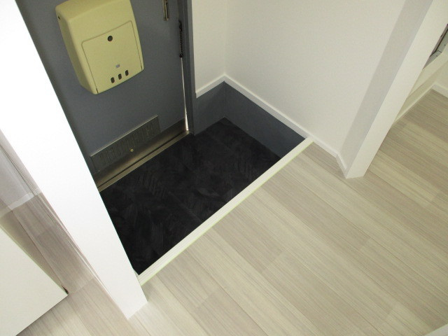 竜田川ハイツの玄関