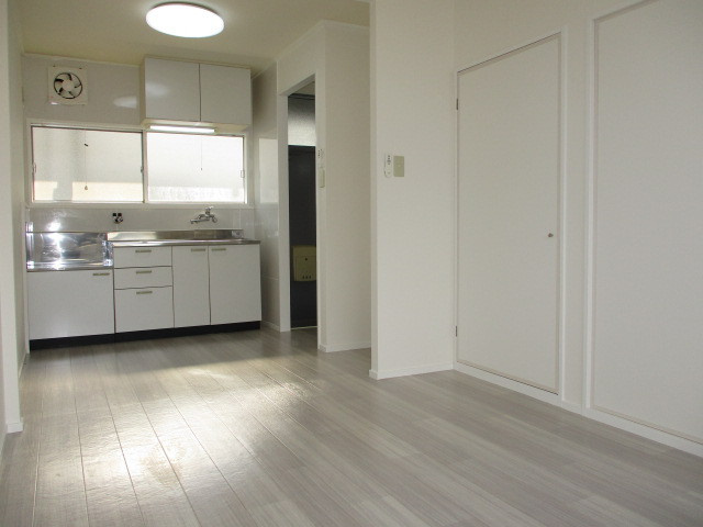 竜田川ハイツの居間・リビング