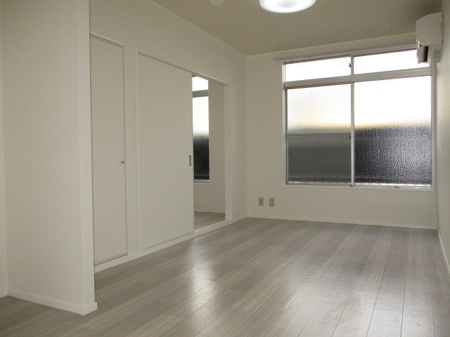 竜田川ハイツの居間・リビング