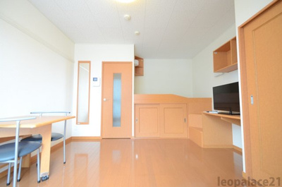 【寝室】 | レオパレスボンジュール | 使い勝手のいい寝室です