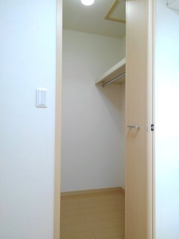 メイクレジェンドⅡの収納|こまごまとしたものを収納できそうですね