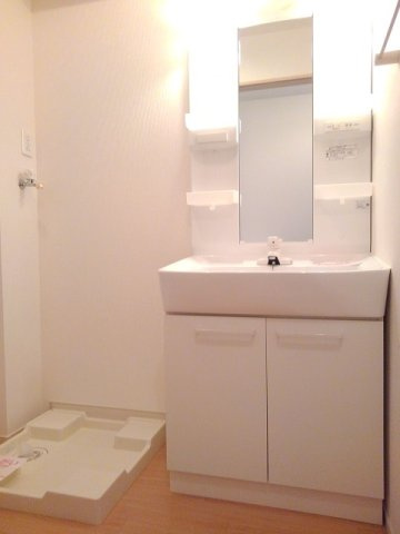 アンジュ　大久保の洗面所|脱衣スペースもあります