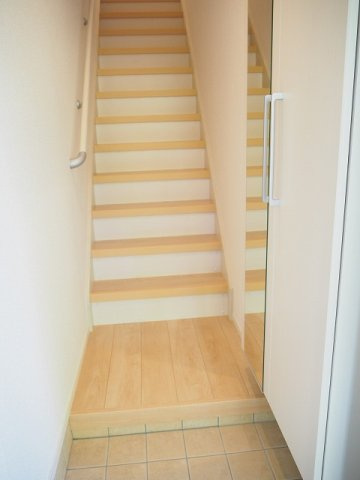 エルドラードⅡの玄関|収納もある玄関です