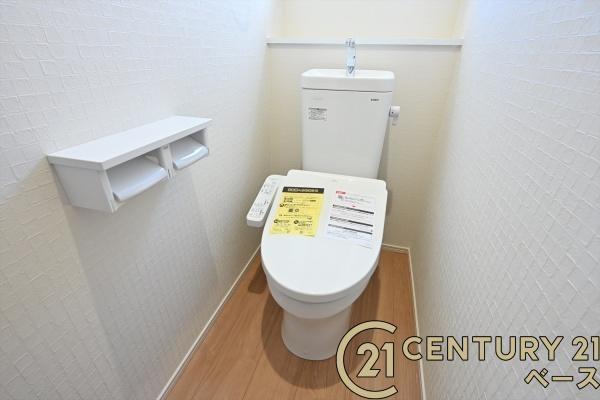 ファーストタウン別所町 ３号棟 ／新築一戸建のトイレ|■現地撮影写真■１・２階ともに清潔感ある綺麗なお手洗を完備！